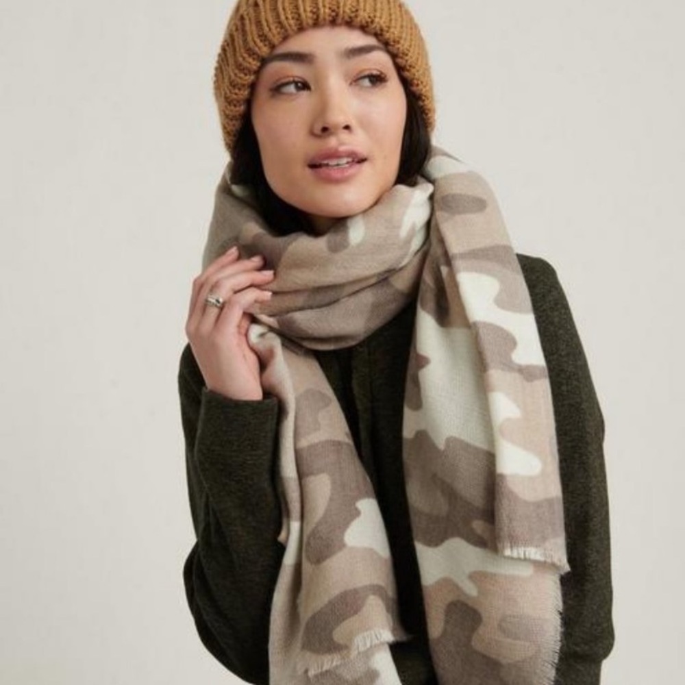 NWT Lucky Brand Camo scarf